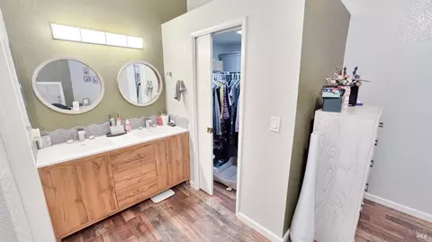 Bath - 265 Ahern Ln, Dixon, CA 95620 photo 3 of 3