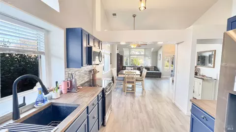 Kitchen - 265 Ahern Ln, Dixon, CA 95620 photo 2 of 2