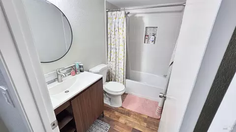 Bath - 265 Ahern Ln, Dixon, CA 95620 photo 1 of 3