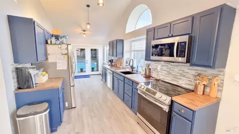 Kitchen - 265 Ahern Ln, Dixon, CA 95620 photo 1 of 2