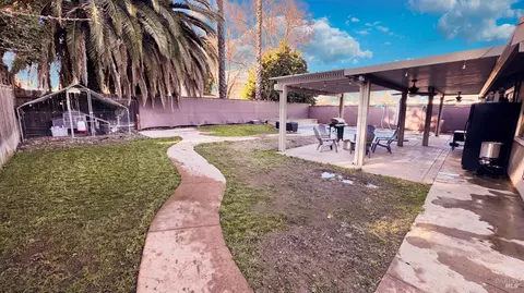 Exterior - 265 Ahern Ln, Dixon, CA 95620 photo 3 of 4