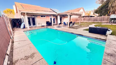 Exterior - 265 Ahern Ln, Dixon, CA 95620 photo 4 of 4