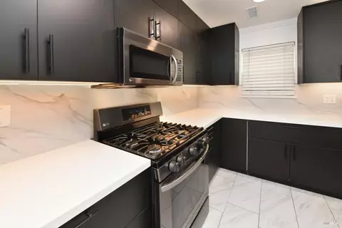 Kitchen - 1906 Hoffman Blvd, Richmond, CA 94804 photo 6 of 15