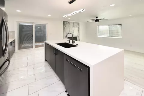 Kitchen - 1906 Hoffman Blvd, Richmond, CA 94804 photo 8 of 15