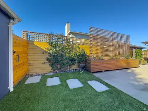 Exterior - 1906 Hoffman Blvd, Richmond, CA 94804 photo 4 of 14