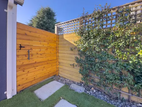 Exterior - 1906 Hoffman Blvd, Richmond, CA 94804 photo 13 of 14