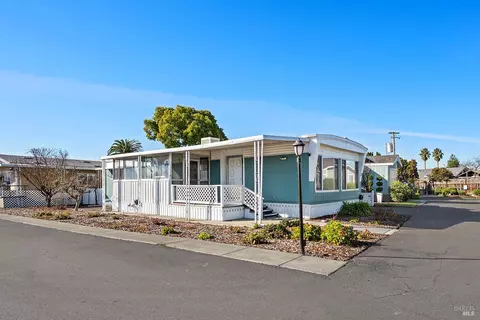 571 Birchwood Dr, Petaluma, CA 94954