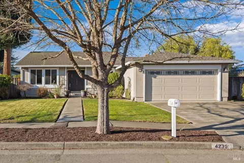 4235 Leafwood Cir E, Santa Rosa, CA 95405