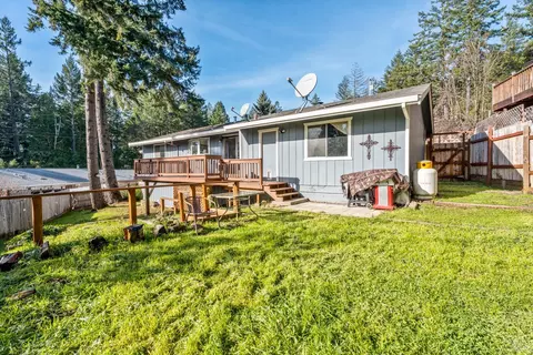 Exterior - 23929 Nutmeg Pl, Willits, CA 95490 photo 4 of 8