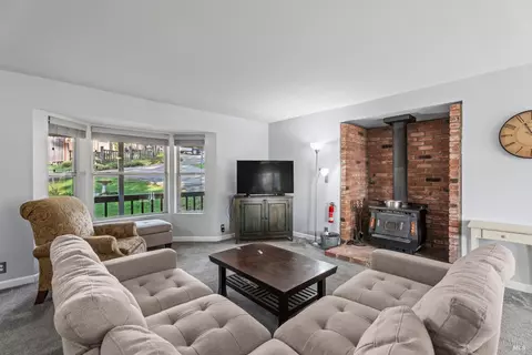 Living - 23929 Nutmeg Pl, Willits, CA 95490 photo 3 of 3