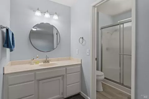 Bath - 23929 Nutmeg Pl, Willits, CA 95490 photo 1 of 2