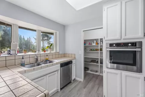 Kitchen - 23929 Nutmeg Pl, Willits, CA 95490 photo 3 of 3
