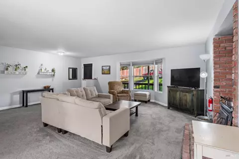 Living - 23929 Nutmeg Pl, Willits, CA 95490 photo 2 of 3