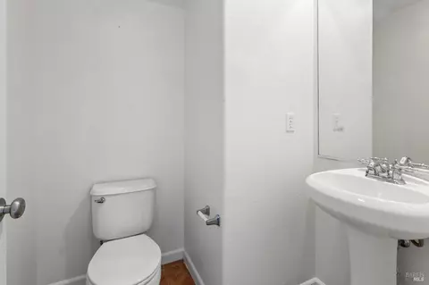 Bath - 5018 Brown Ln, Fairfield, CA 94533 photo 1 of 3