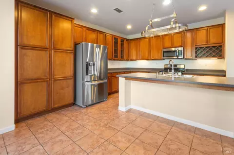 Kitchen - 5018 Brown Ln, Fairfield, CA 94533 photo 3 of 4