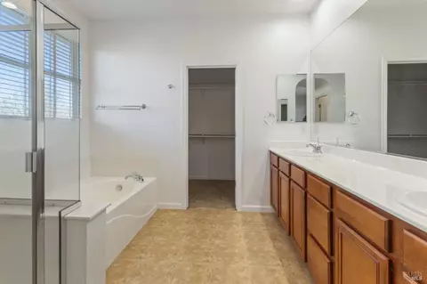 Entry Way - 5018 Brown Ln, Fairfield, CA 94533 photo 3 of 6