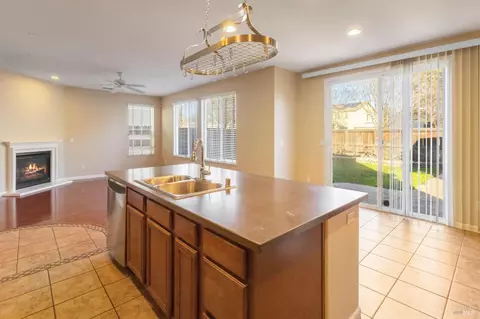 Living - 5018 Brown Ln, Fairfield, CA 94533 photo 9 of 9