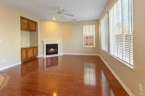 Living - 5018 Brown Ln, Fairfield, CA 94533 photo 6 of 9