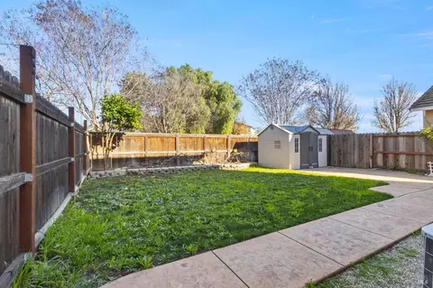 Exterior - 5018 Brown Ln, Fairfield, CA 94533 photo 5 of 6