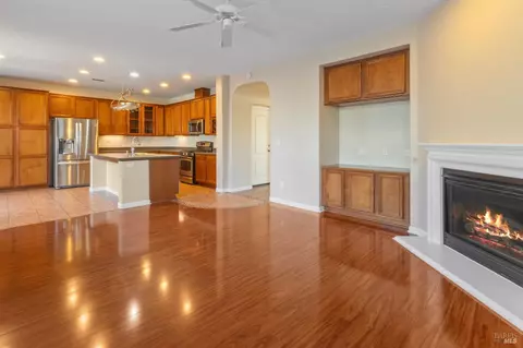 Living - 5018 Brown Ln, Fairfield, CA 94533 photo 7 of 9