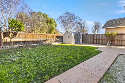 Exterior - 5018 Brown Ln, Fairfield, CA 94533 photo 4 of 6