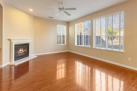 Living - 5018 Brown Ln, Fairfield, CA 94533 photo 5 of 9