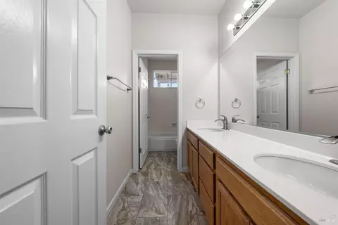 Bath - 2837 Watson Ct, Fairfield, CA 94534 photo 6 of 8