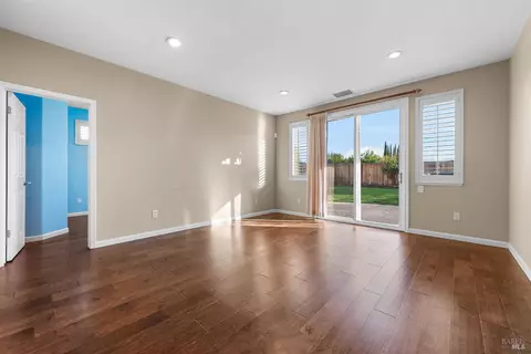 Living - 2837 Watson Ct, Fairfield, CA 94534 photo 8 of 10