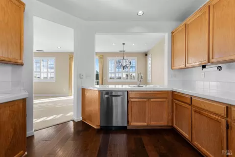 Kitchen - 2837 Watson Ct, Fairfield, CA 94534 photo 3 of 6