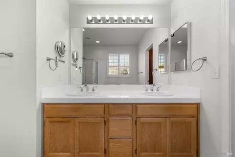 Bath - 2837 Watson Ct, Fairfield, CA 94534 photo 5 of 8