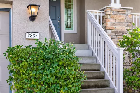 Exterior - 2837 Watson Ct, Fairfield, CA 94534 photo 4 of 20