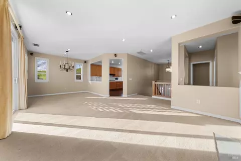 Living - 2837 Watson Ct, Fairfield, CA 94534 photo 4 of 10