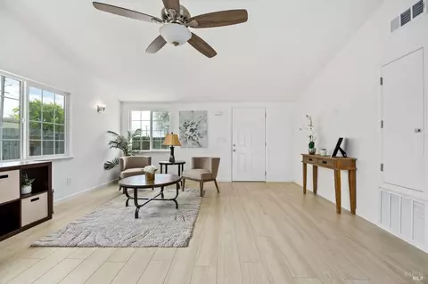 Living - 240 Rinaldo Dr, Vallejo, CA 94589 photo 4 of 4