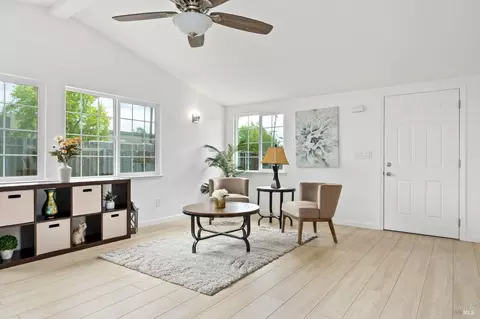 Living - 240 Rinaldo Dr, Vallejo, CA 94589 photo 3 of 4