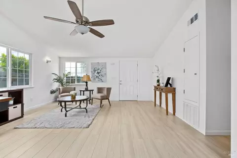 Living - 240 Rinaldo Dr, Vallejo, CA 94589 photo 2 of 4