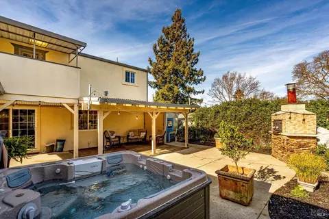 Exterior - 2164 Patton Ave, Napa, CA 94559 photo 6 of 10