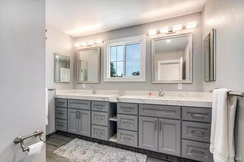 Bath - 2164 Patton Ave, Napa, CA 94559 photo 2 of 3