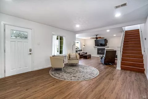 Entry Way - 2164 Patton Ave, Napa, CA 94559 photo 2 of 3