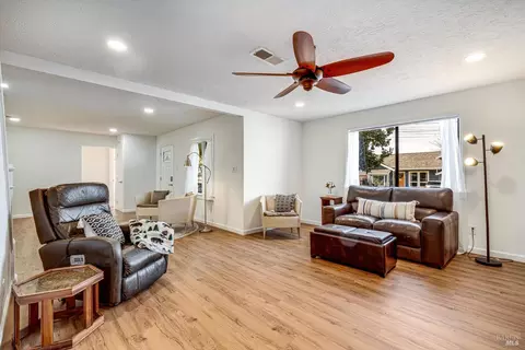 Living - 2164 Patton Ave, Napa, CA 94559 photo 2 of 2