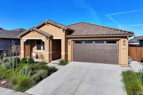 1450 Stonecrop Ln, Dixon, CA 95620