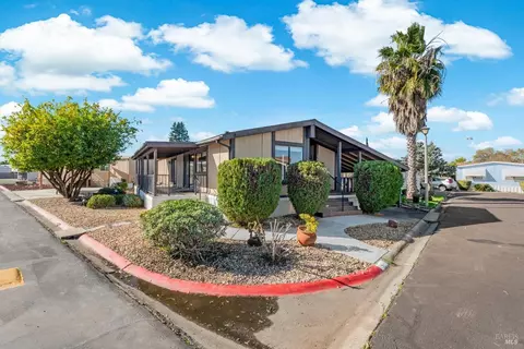 76 Lemon Tree Cir, Vacaville, CA 95687 photo 3