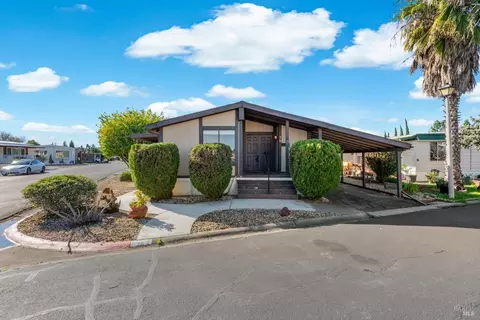 76 Lemon Tree Cir, Vacaville, CA 95687 photo 2