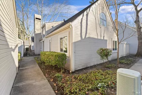 3313 Yulupa Ave, Santa Rosa, CA 95405
