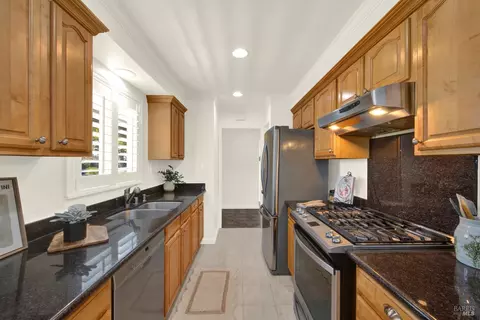 Kitchen - 216 Manhattan St, Vallejo, CA 94591 photo 4 of 8