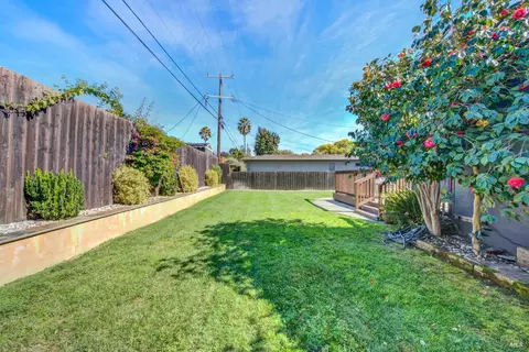 Exterior - 216 Manhattan St, Vallejo, CA 94591 photo 17 of 19