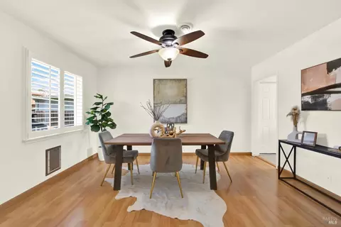 Dining - 216 Manhattan St, Vallejo, CA 94591 photo 1 of 4