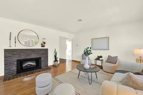 Living - 216 Manhattan St, Vallejo, CA 94591 photo 2 of 2