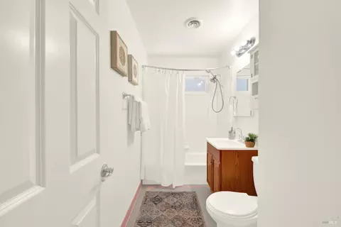Bath - 216 Manhattan St, Vallejo, CA 94591 photo 3 of 5