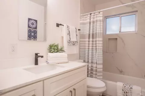 Bath - 2034 Cambridge Dr, Fairfield, CA 94533 photo 3 of 5