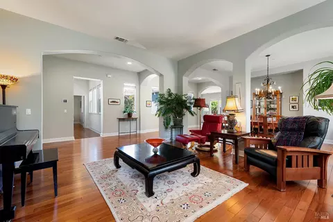 Living - 8596 Starr Rd, Windsor, CA 95492 photo 2 of 5